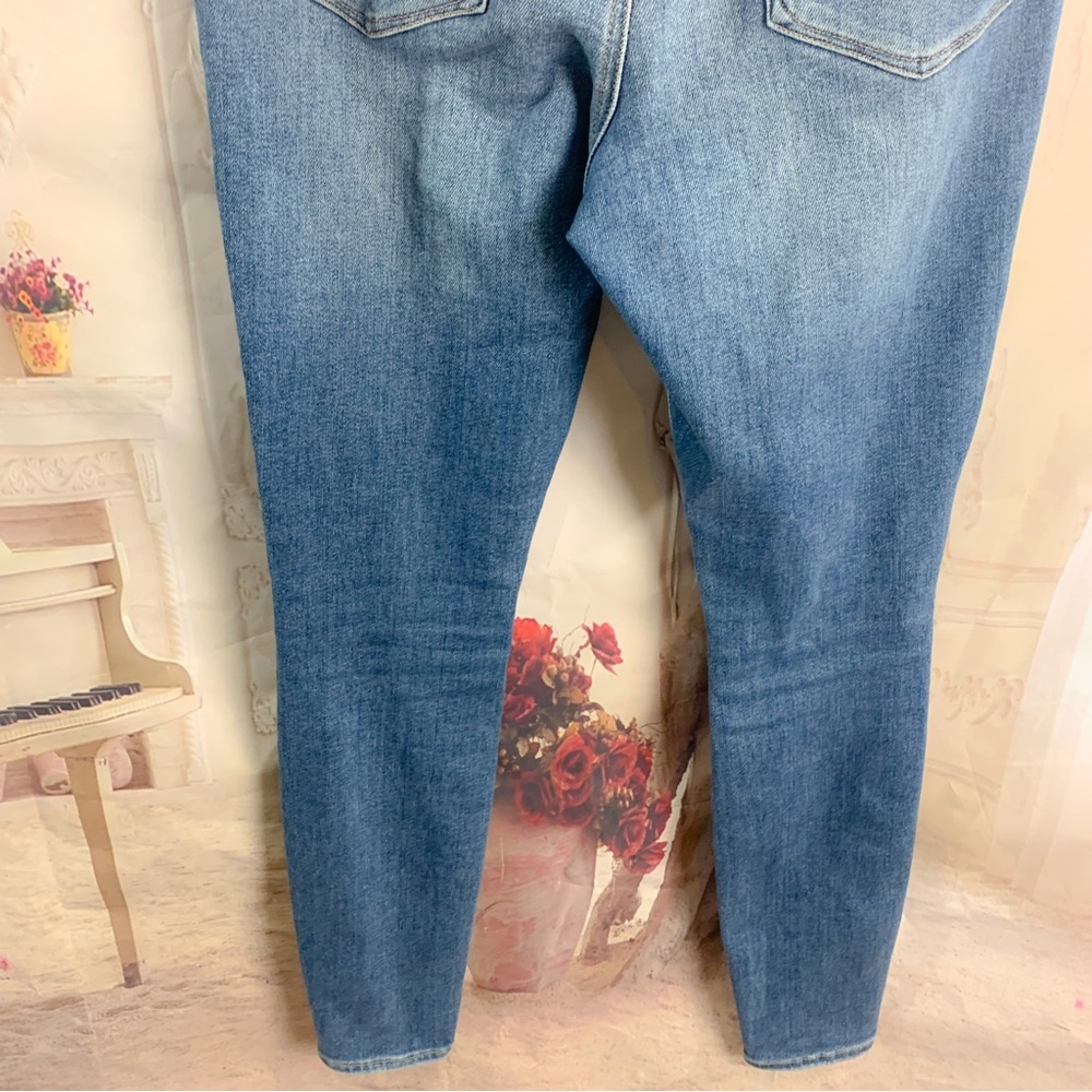Good American Tear Down Hem Skinny Ankle Distressed Jeans - Picture 6 of 10